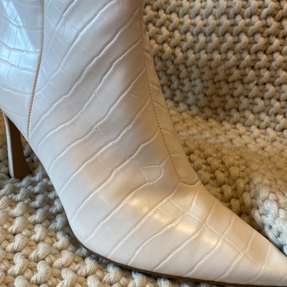 Boots - Picture 5 of 5